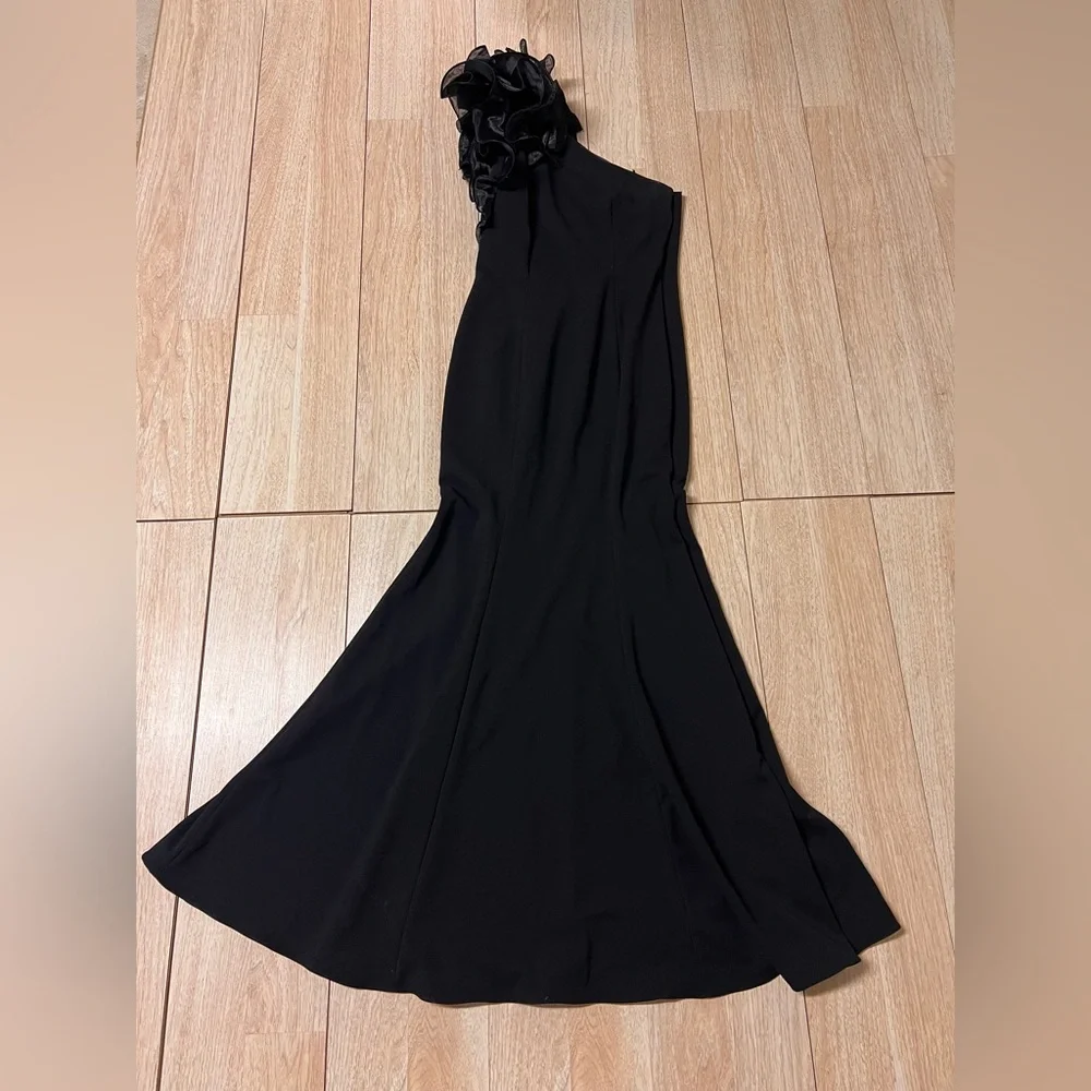 Aidan Mattox by Adrianna Papell Black One Shoulder Gown - Picture 7 of 13